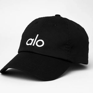 Alo Yoga Off Duty Cap Black White logo